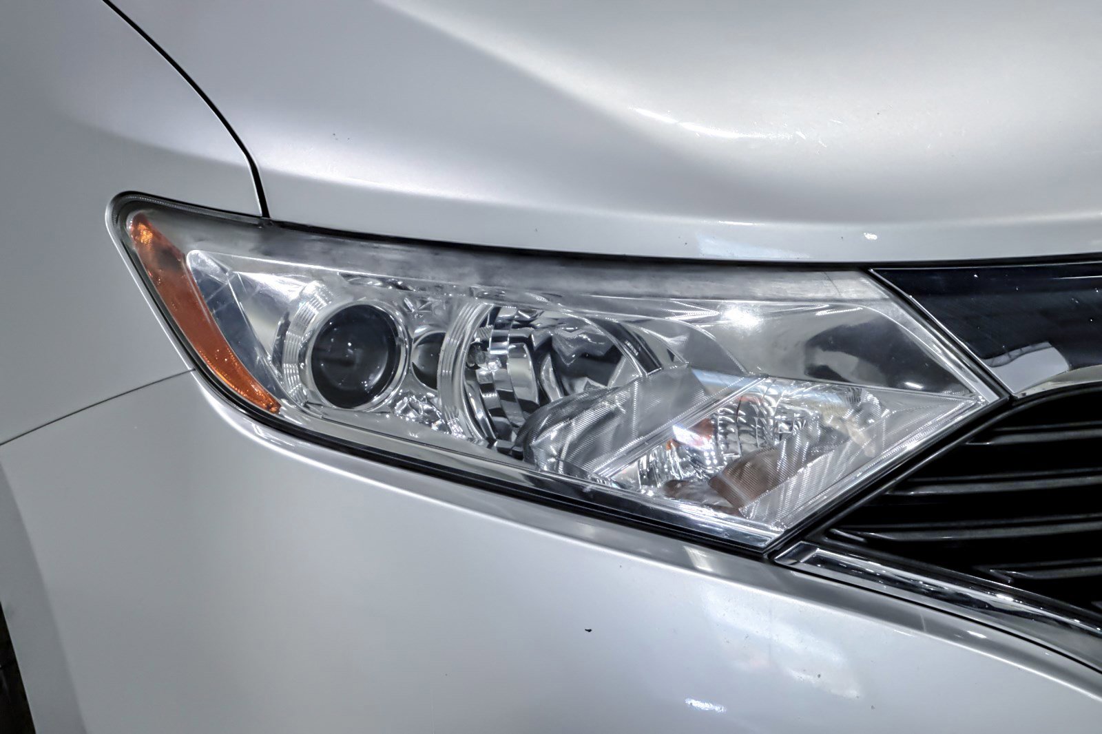 Used 2012 Nissan Quest SV FWD image 11