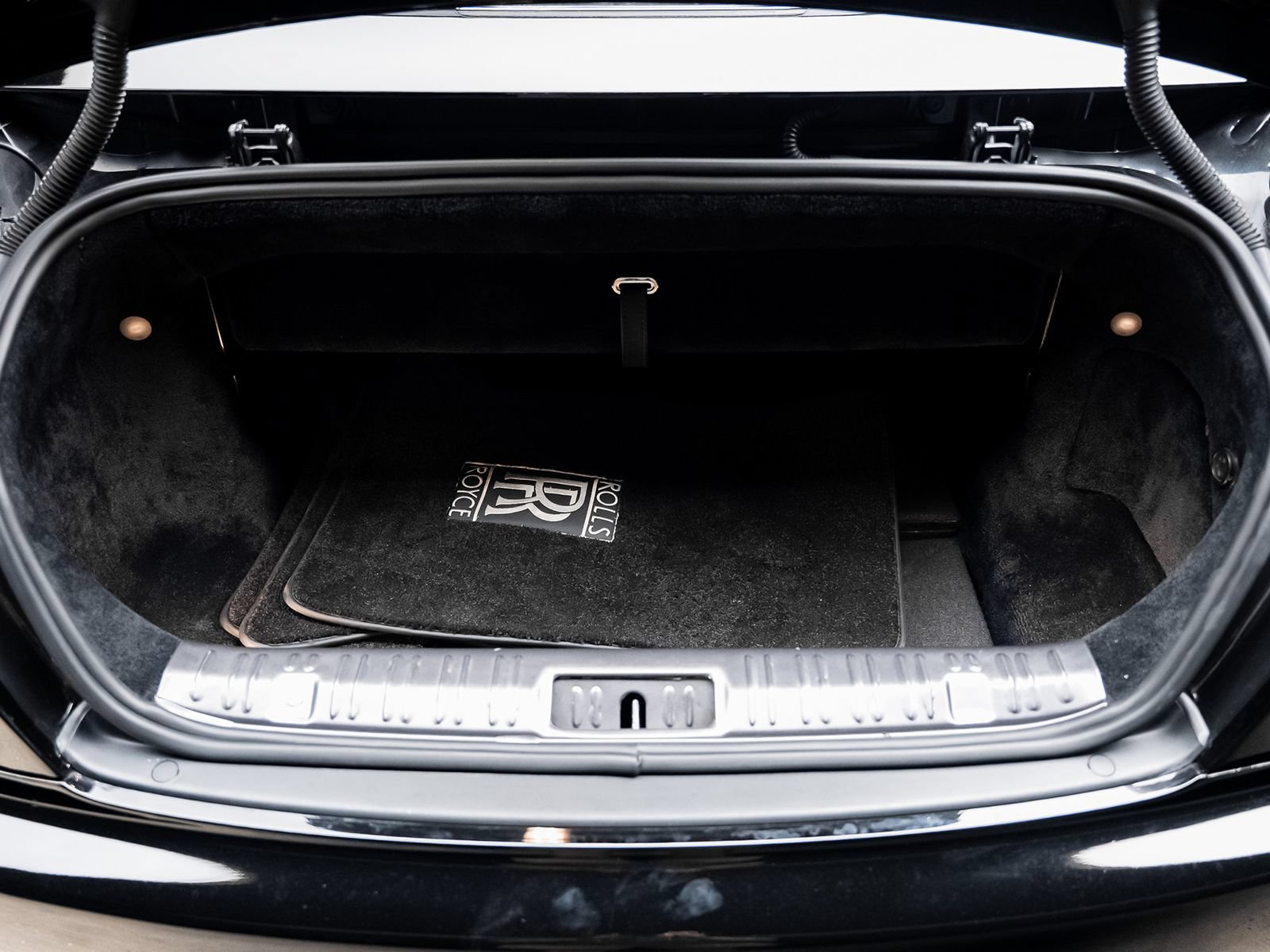 Used 2018 Rolls-Royce Dawn RWD image 53