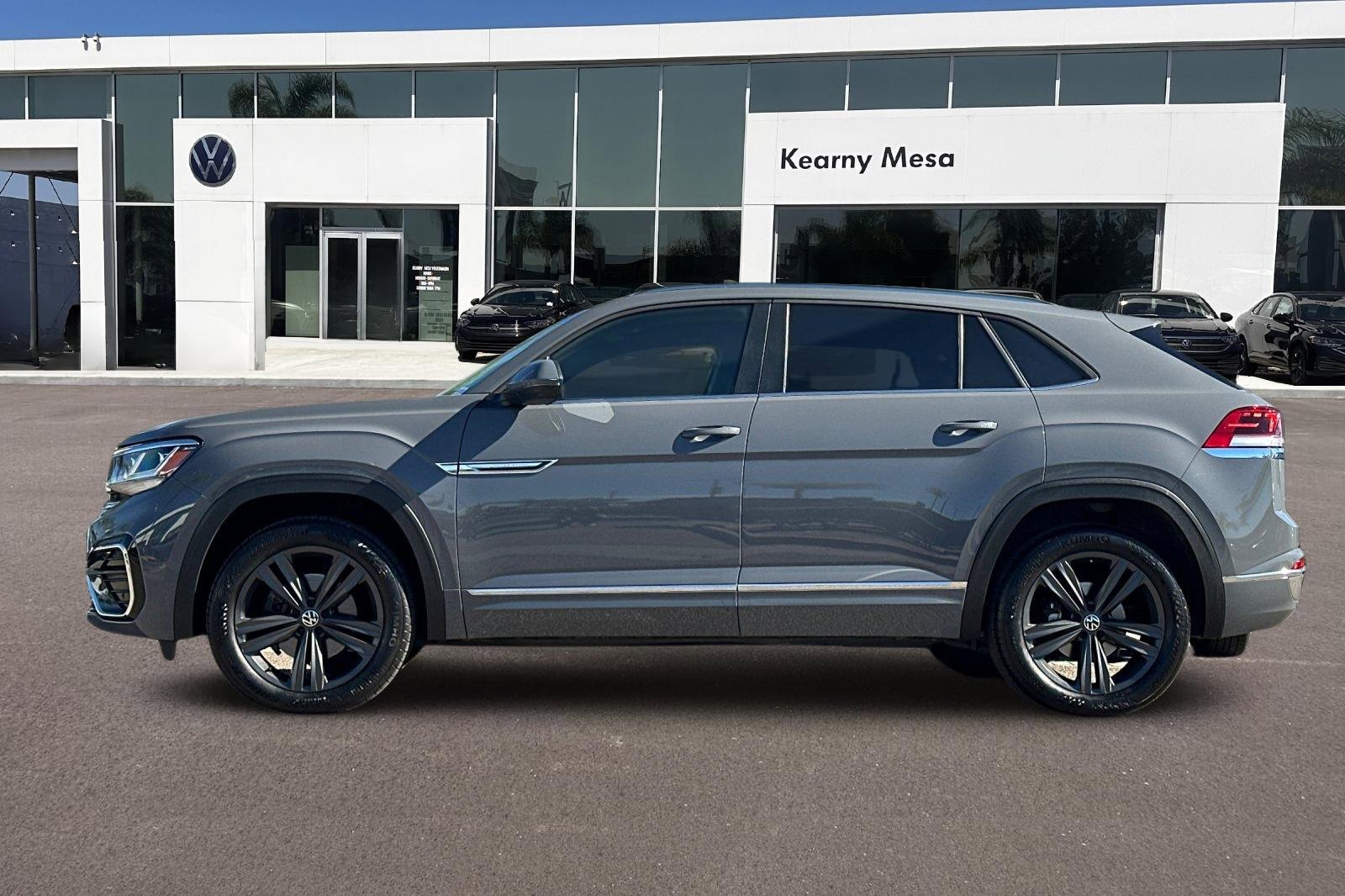 Used 2020 Volkswagen Atlas Cross Sport SE w/ Panoramic Sunroof Package image 7