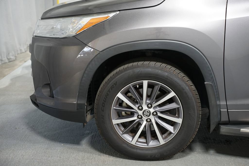 Used 2017 Toyota Highlander XLE image 5