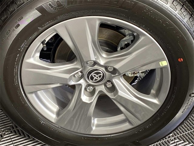 Used 2025 Toyota RAV4 XLE image 30
