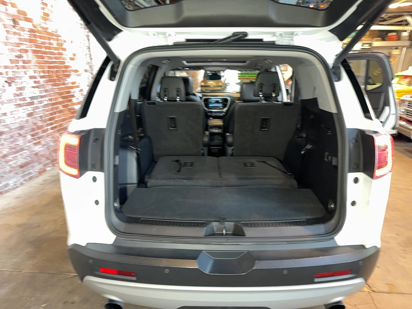 Used 2019 GMC Acadia SLT w/ LPO, Black Accent Package AWD/4WD image 76