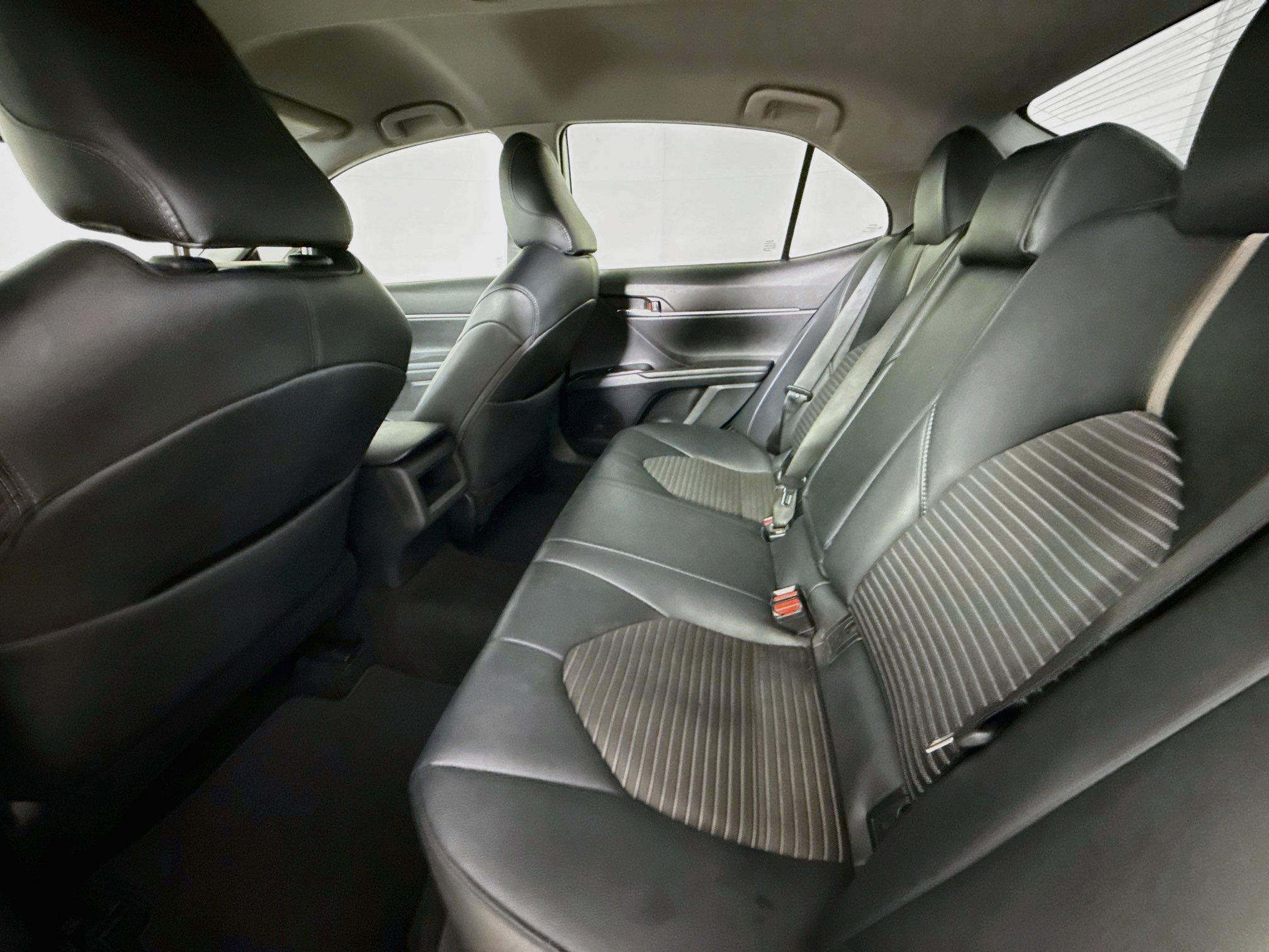Used 2019 Toyota Camry SE FWD image 27