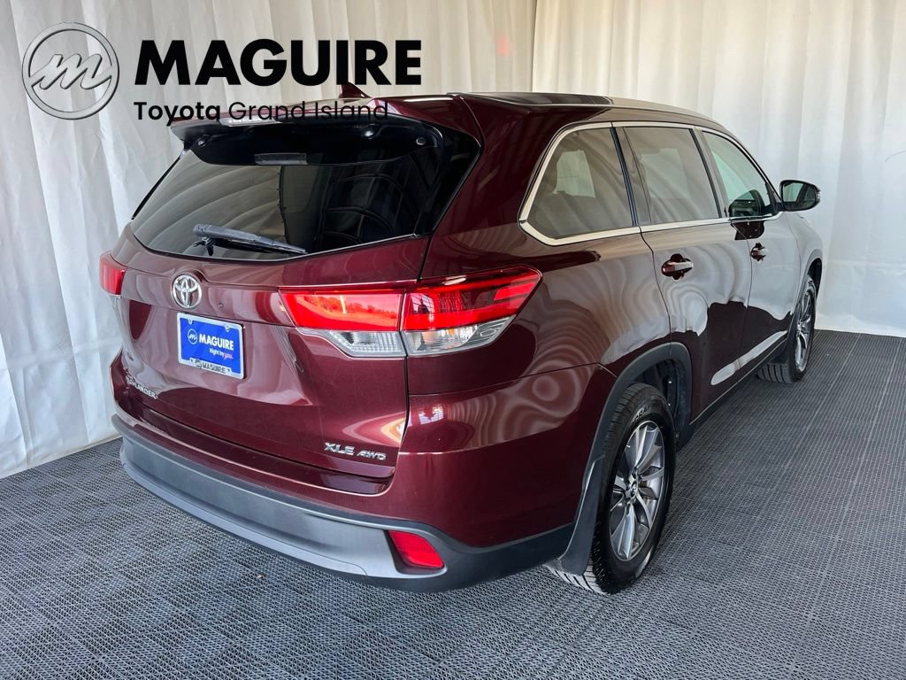 Used 2019 Toyota Highlander XLE AWD/4WD image 32
