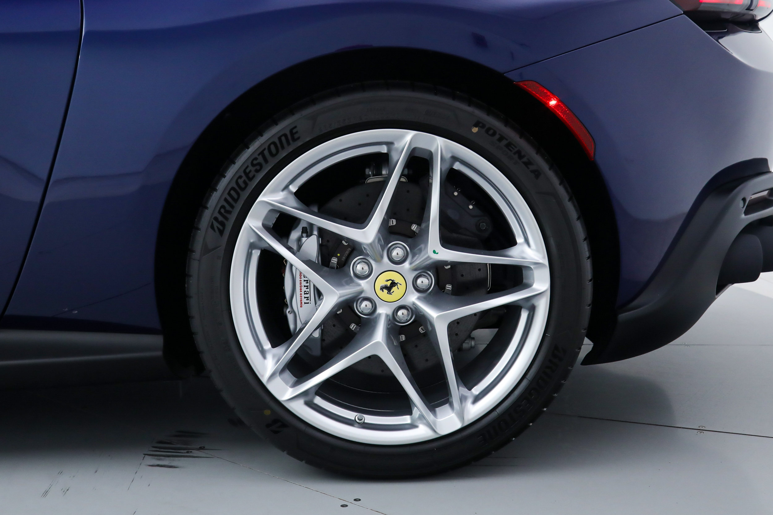 Certified 2026 Ferrari Roma Spider RWD image 40