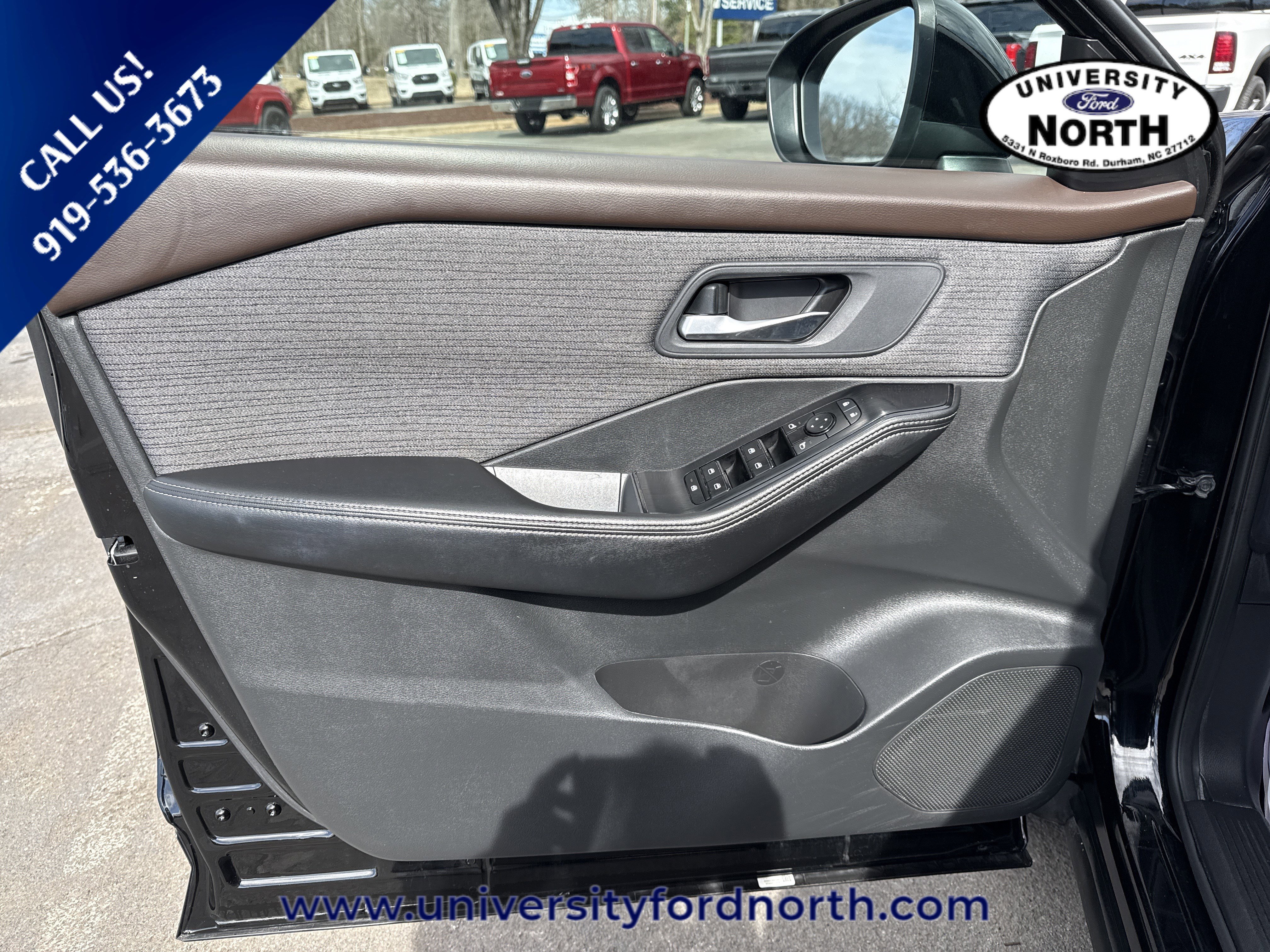 Used 2023 Nissan Rogue SV image 12