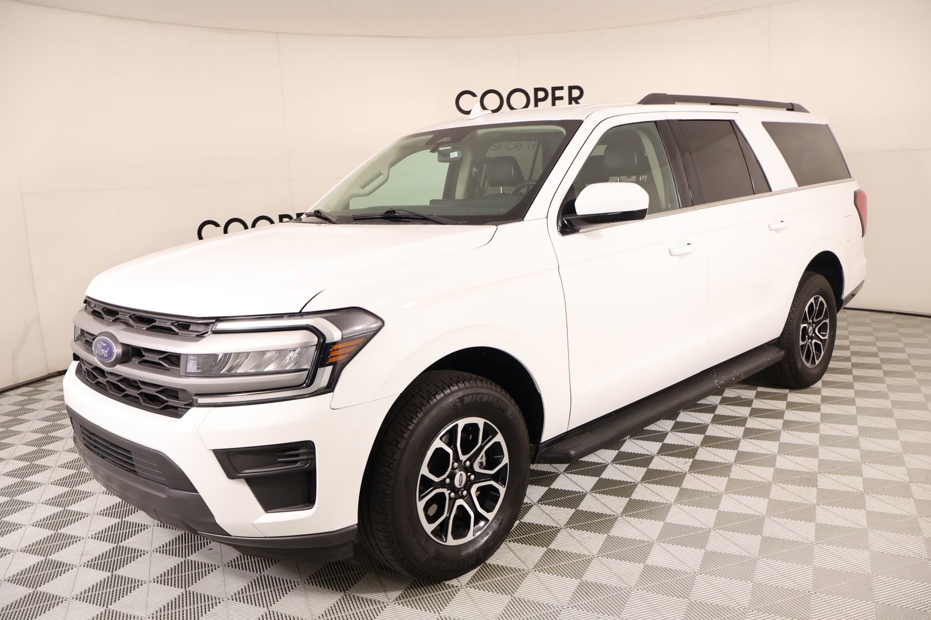 Used 2024 Ford Expedition Max XLT image 11