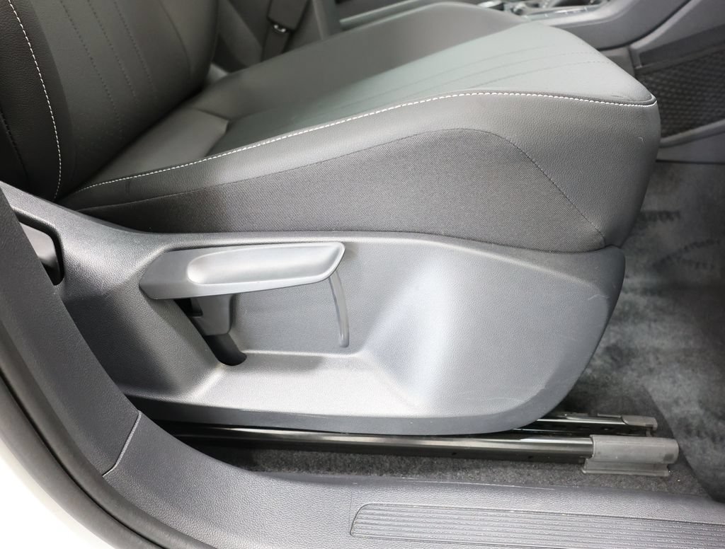 Used 2024 Volkswagen Tiguan SE w/ Panoramic Sunroof Package AWD/4WD image 22