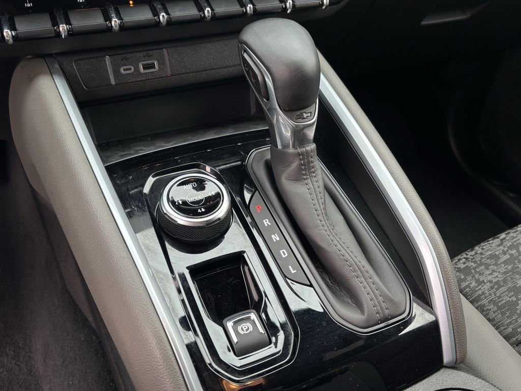 Used 2024 Chevrolet Colorado ZR2 w/ Technology Package image 18