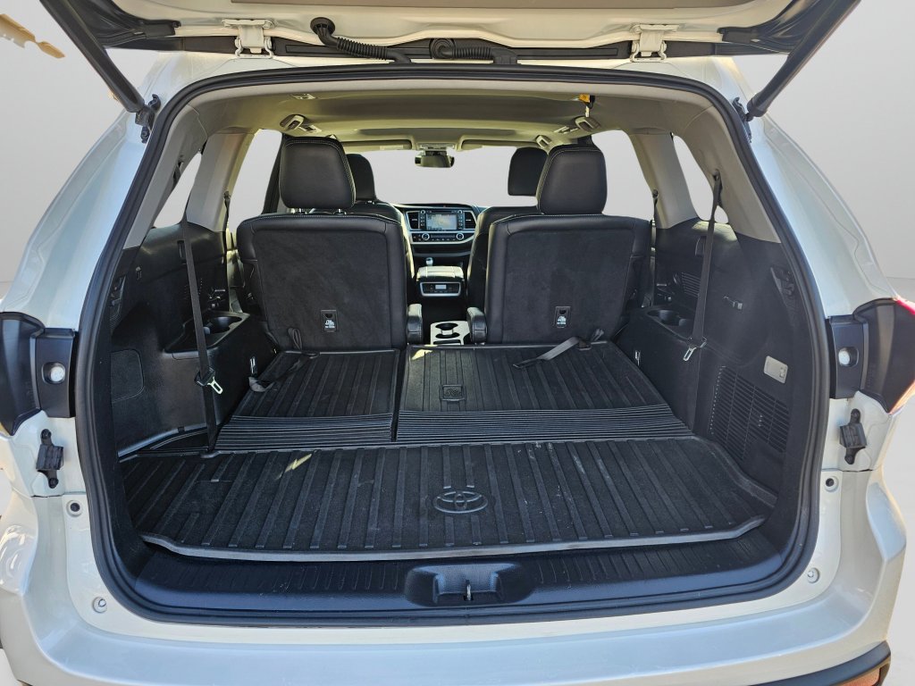 Used 2017 Toyota Highlander SE image 17