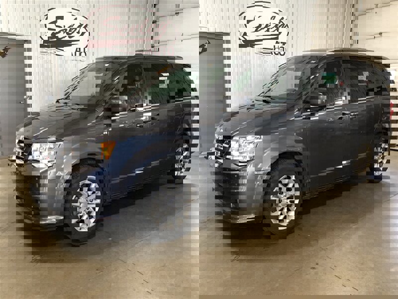 Used 2019 Dodge Grand Caravan SXT w/ Rear Park Assist Package image 1