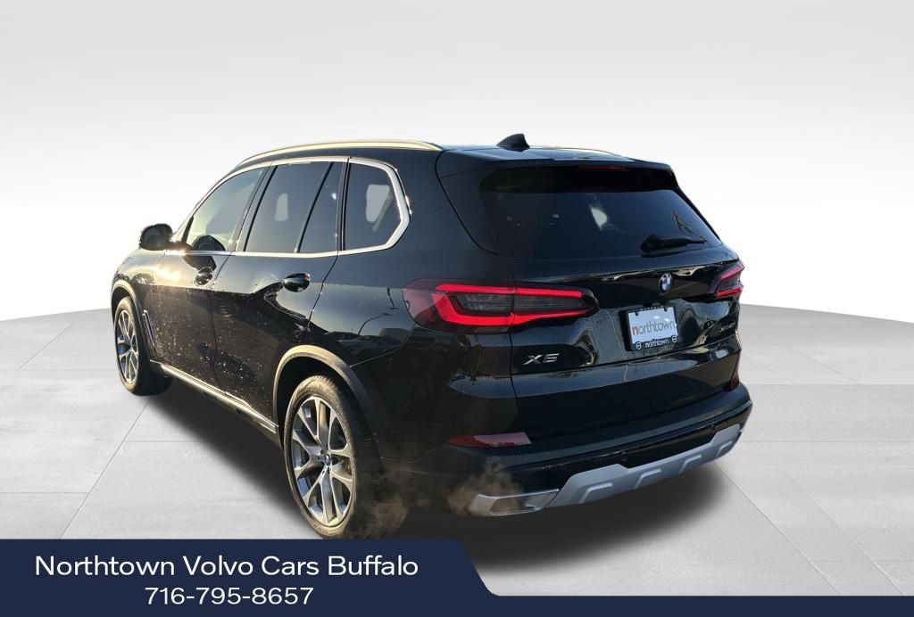 Used 2023 BMW X5 xDrive40i w/ Premium Package image 3