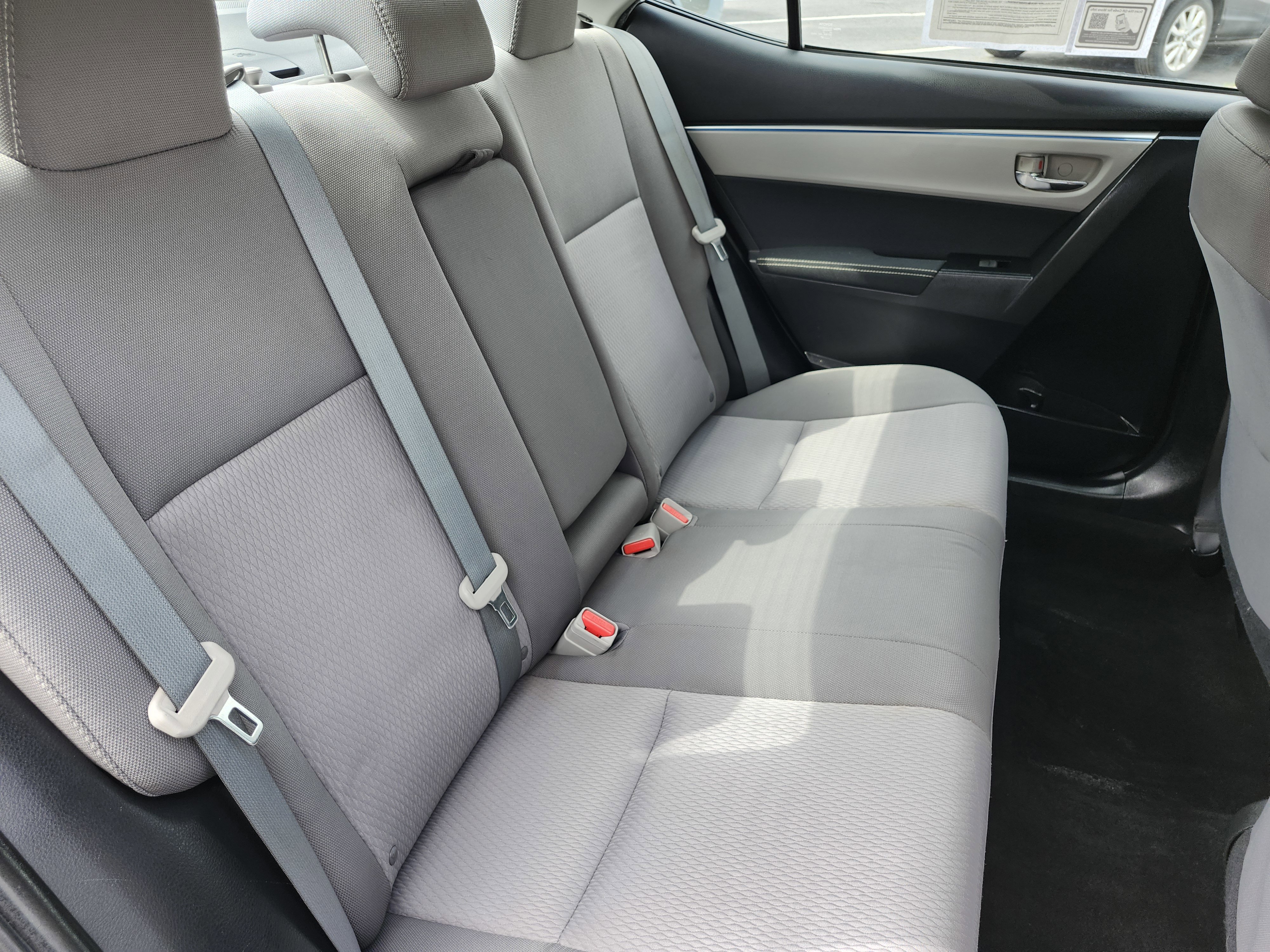 Used 2015 Toyota Corolla LE image 18