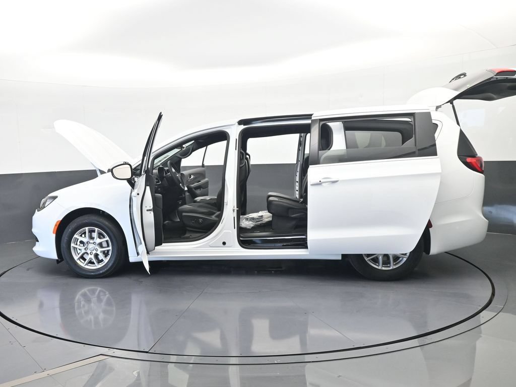 New 2026 Chrysler Voyager LX FWD image 69