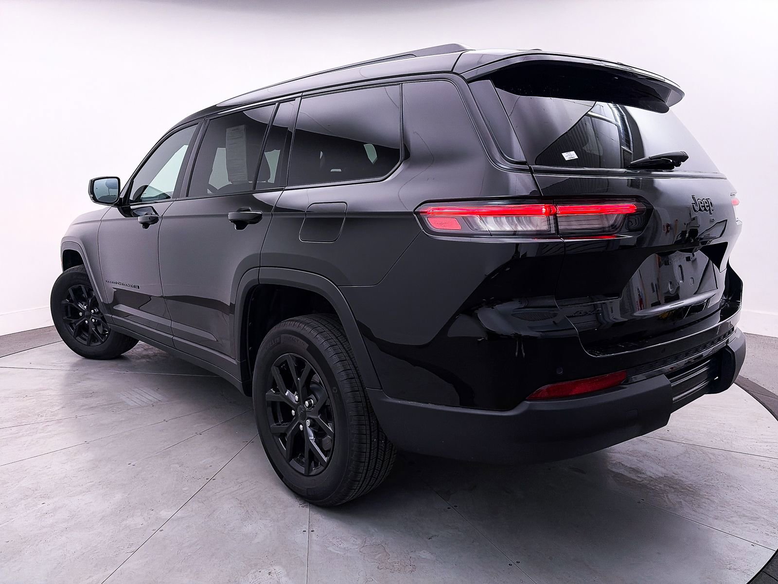 Used 2025 Jeep Grand Cherokee L Altitude AWD/4WD image 2