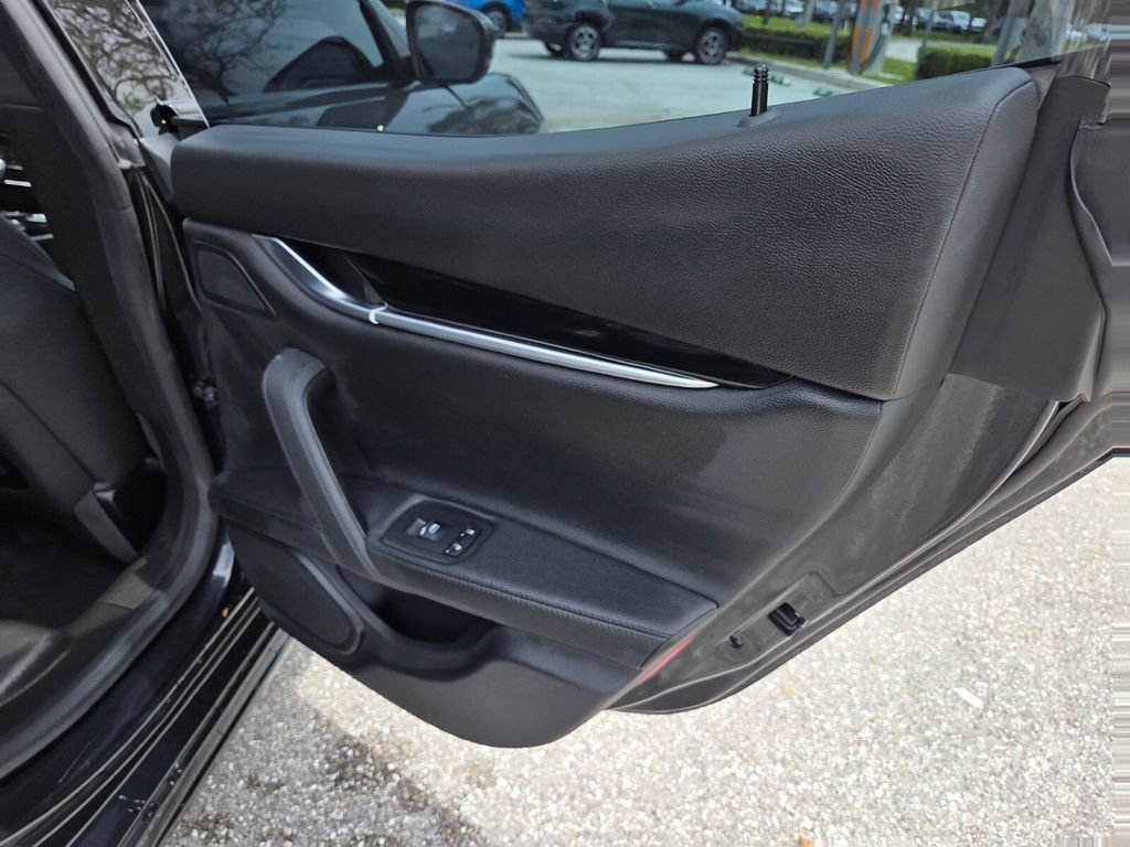 Used 2023 Maserati Ghibli Modena RWD image 18