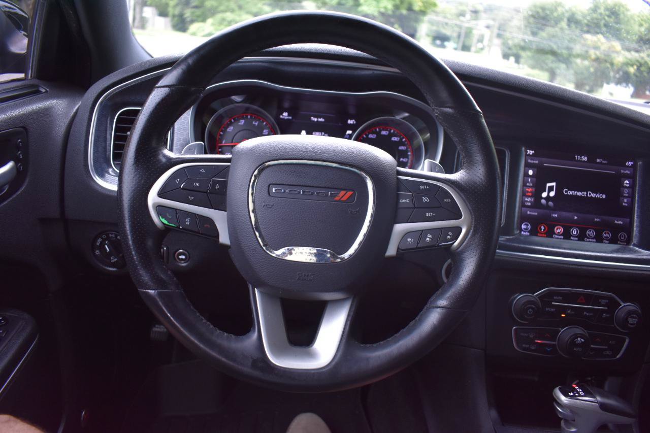 Used 2018 Dodge Charger R/T w/ Premium Group RWD image 31