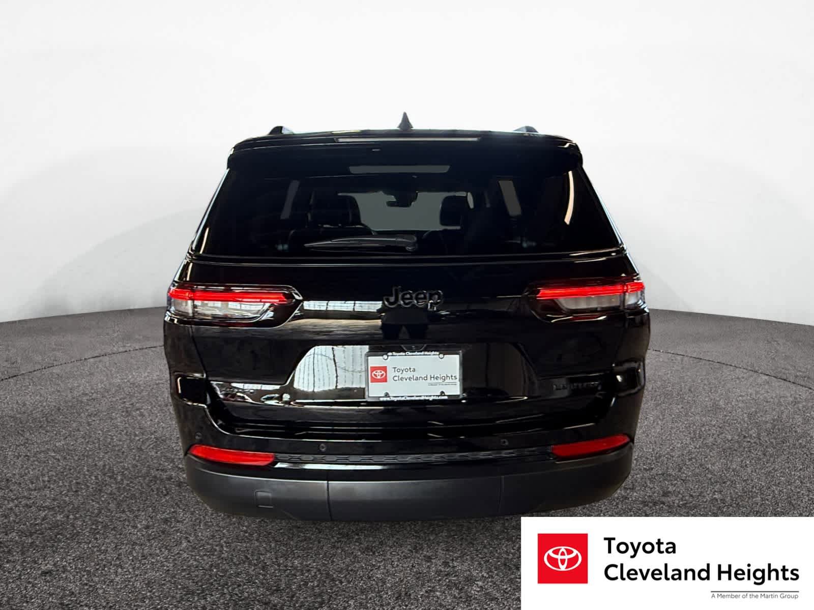 Used 2025 Jeep Grand Cherokee L Limited w/ Black Appearance Package AWD/4WD image 6