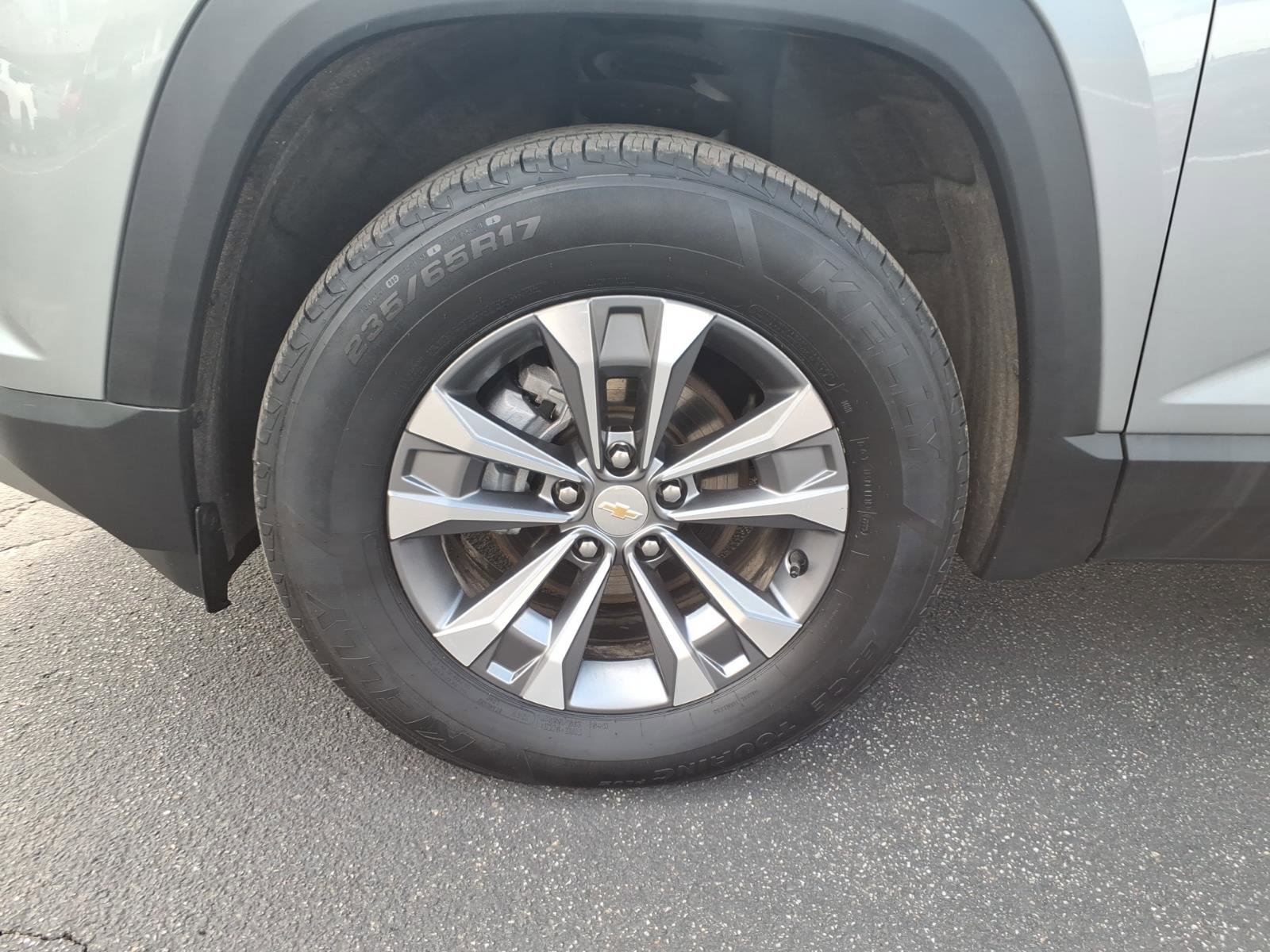 Used 2025 Chevrolet Equinox LT w/ Convenience Package II AWD/4WD image 9