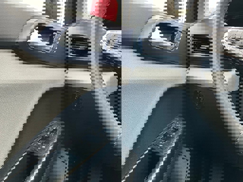 Used 2022 Volkswagen Taos SE w/ IQ.Drive SE Package image 22