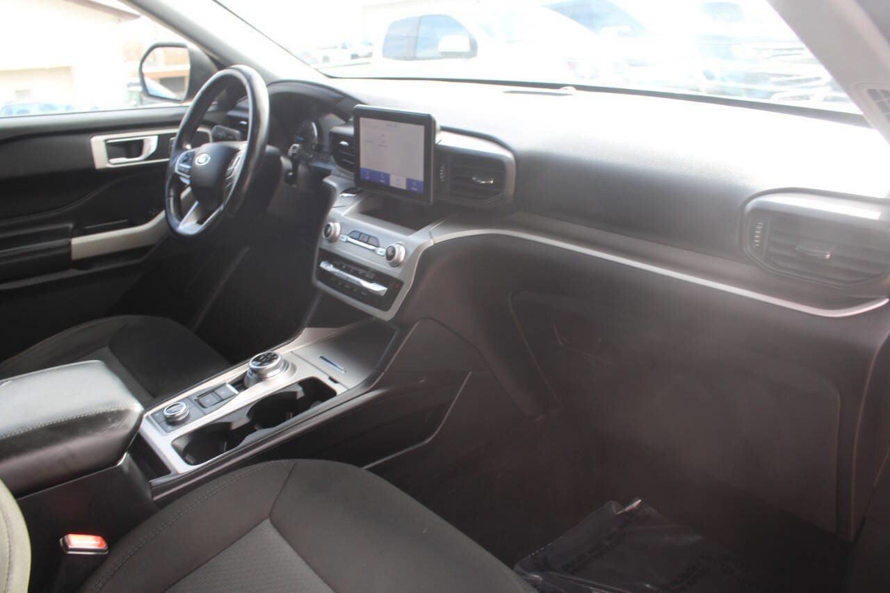 Used 2022 Ford Explorer XLT image 13