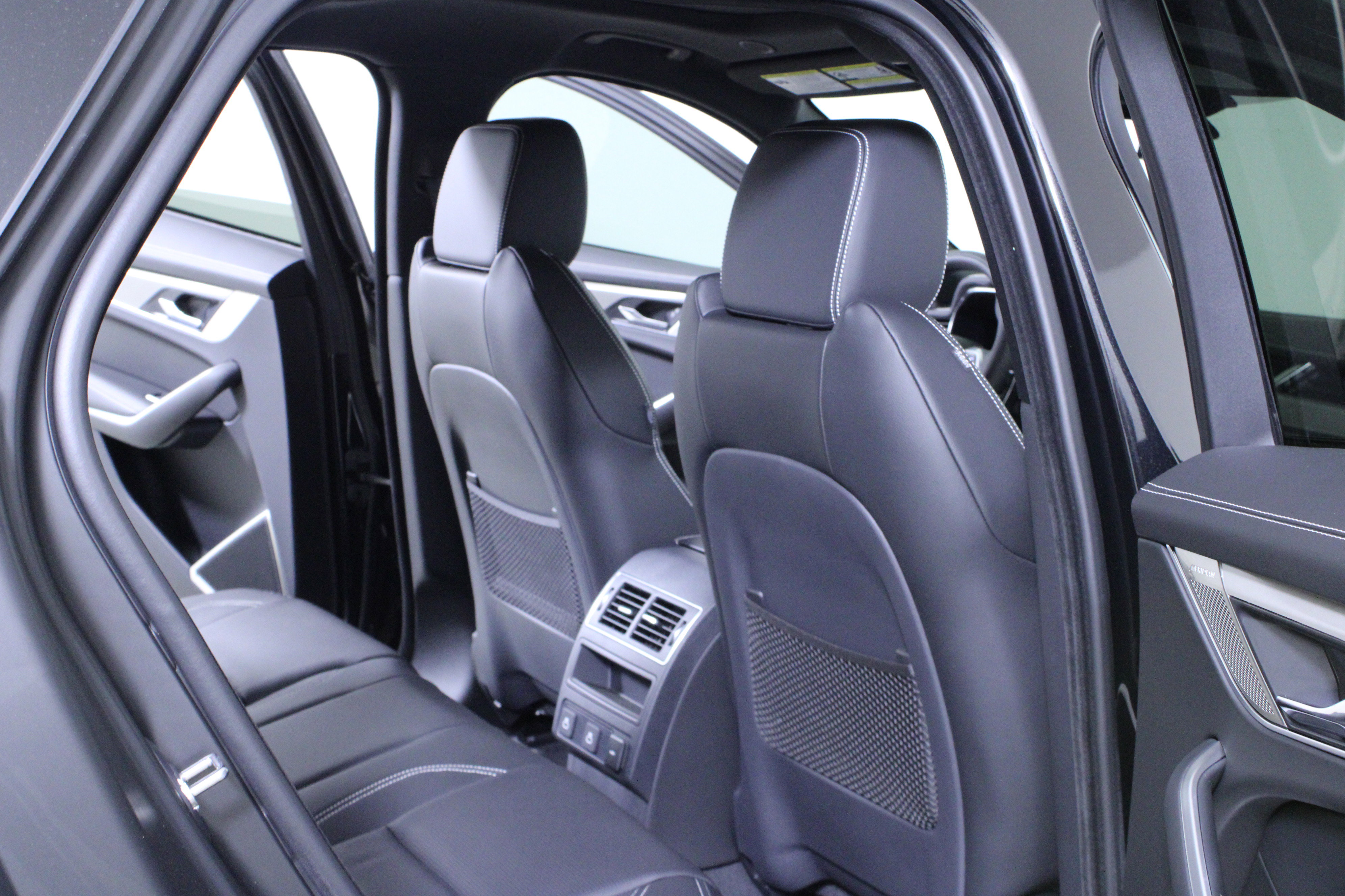 New 2026 Jaguar F-PACE R-Dynamic S image 11