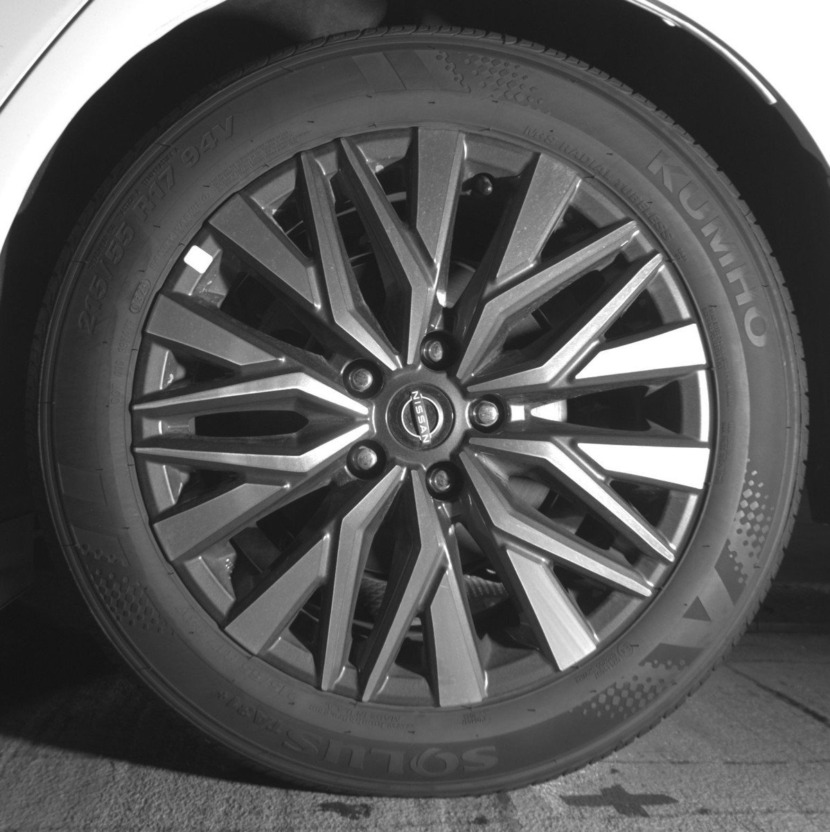 Used 2025 Nissan Altima 2.5 SV FWD image 14