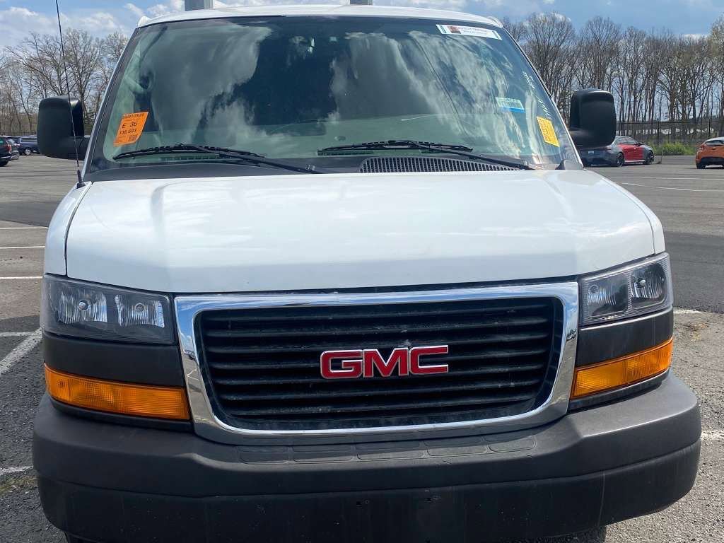 Used 2011 Chevrolet Express 2500 image 3
