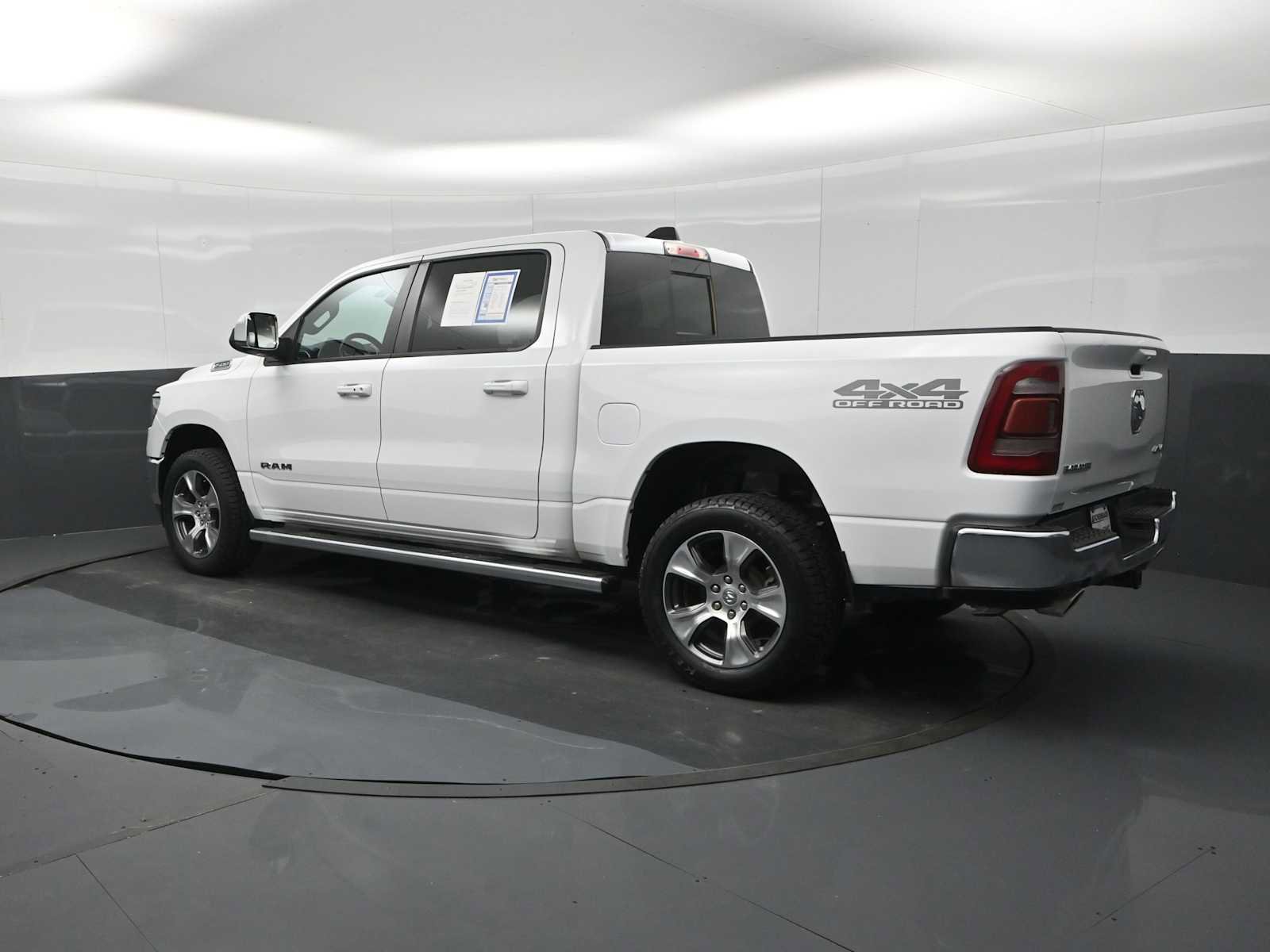 Used 2024 RAM 1500 Laramie AWD/4WD image 3