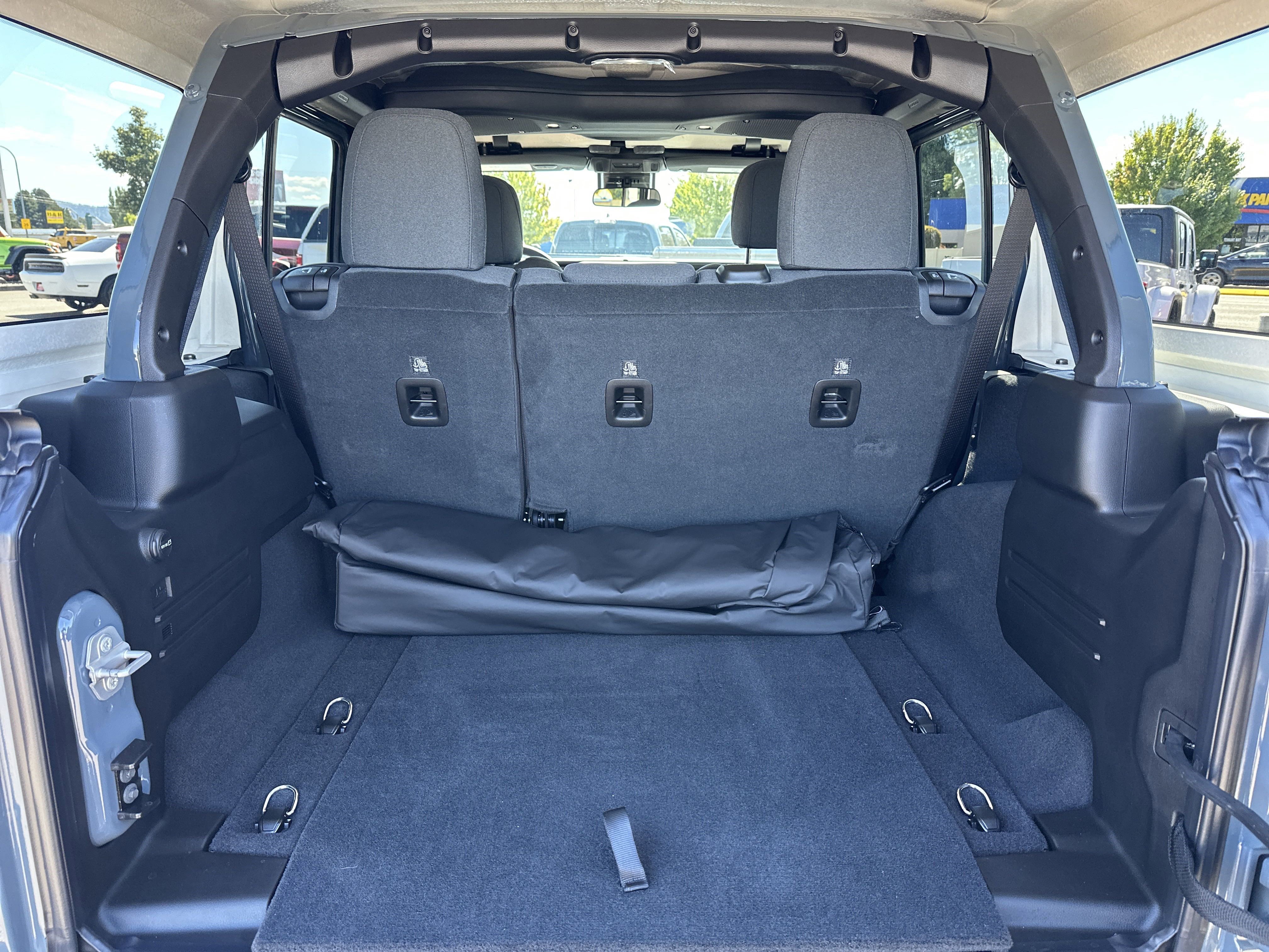 New 2025 Jeep Wrangler Unlimited Rubicon w/ Convenience Group image 5