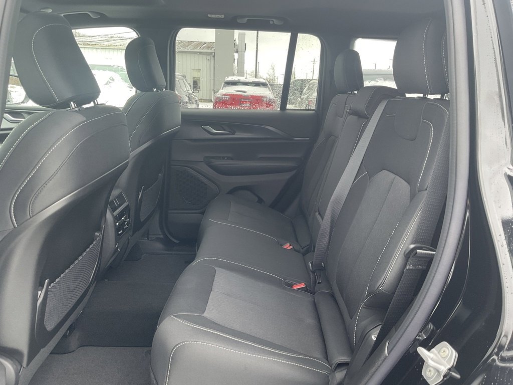 New 2026 Jeep Grand Cherokee 4WD image 9