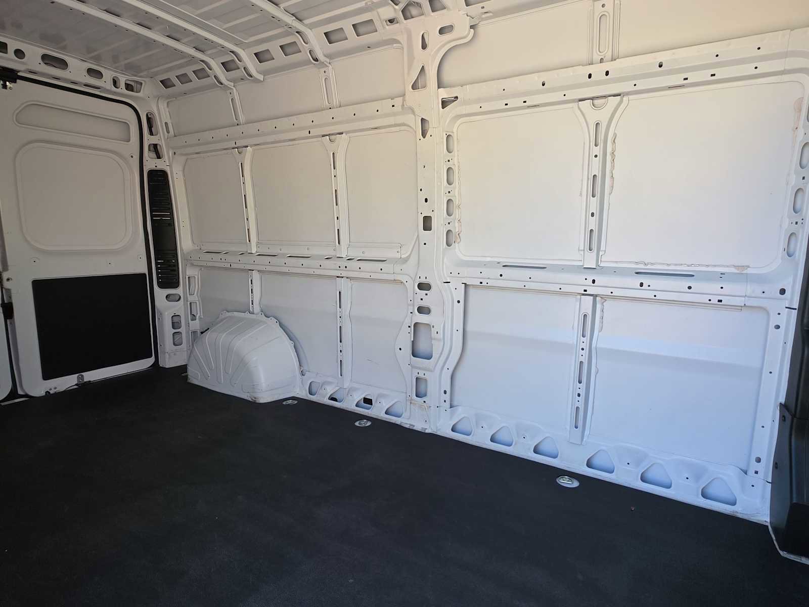 Used 2025 RAM ProMaster 2500 w/ Convenience Group image 17