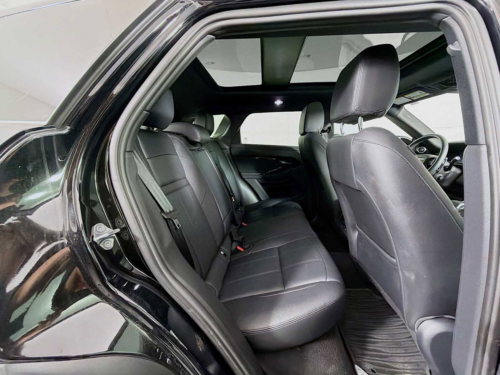 Certified 2024 Land Rover Range Rover Evoque Dynamic SE image 27