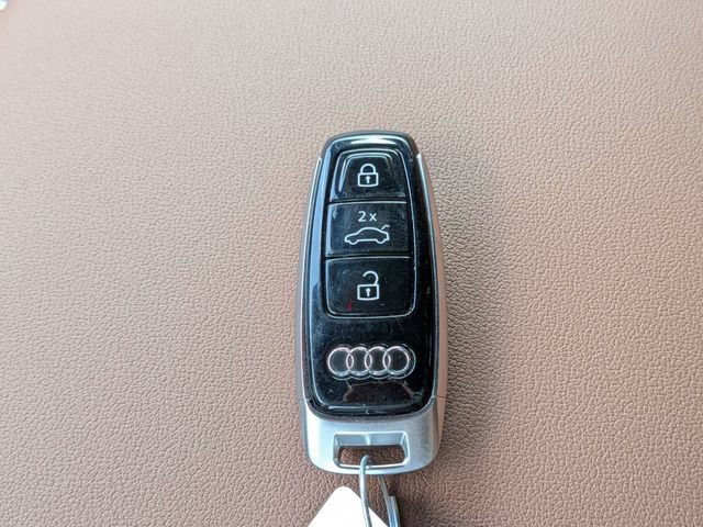 Used 2025 Audi Q8 Premium Plus AWD/4WD image 31