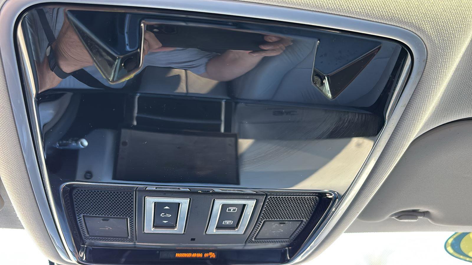 Used 2025 Land Rover Range Rover Velar Dynamic SE image 38