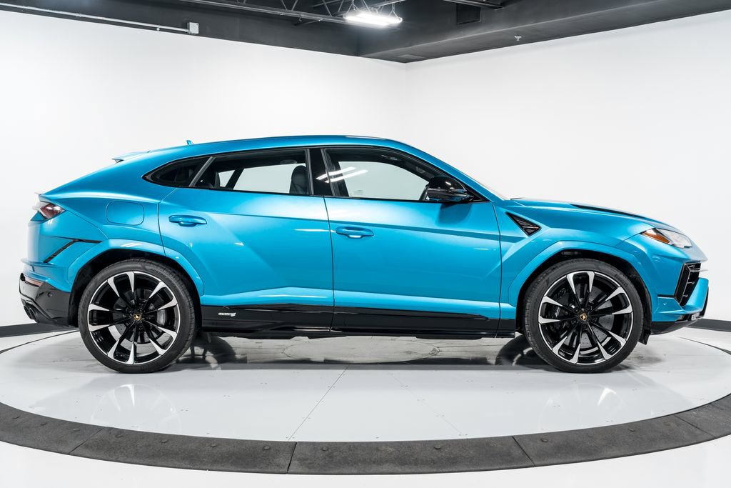 Used 2023 Lamborghini Urus S image 3