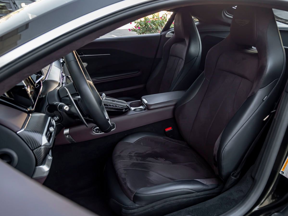 Used 2025 Aston Martin V8 Vantage Coupe RWD image 12