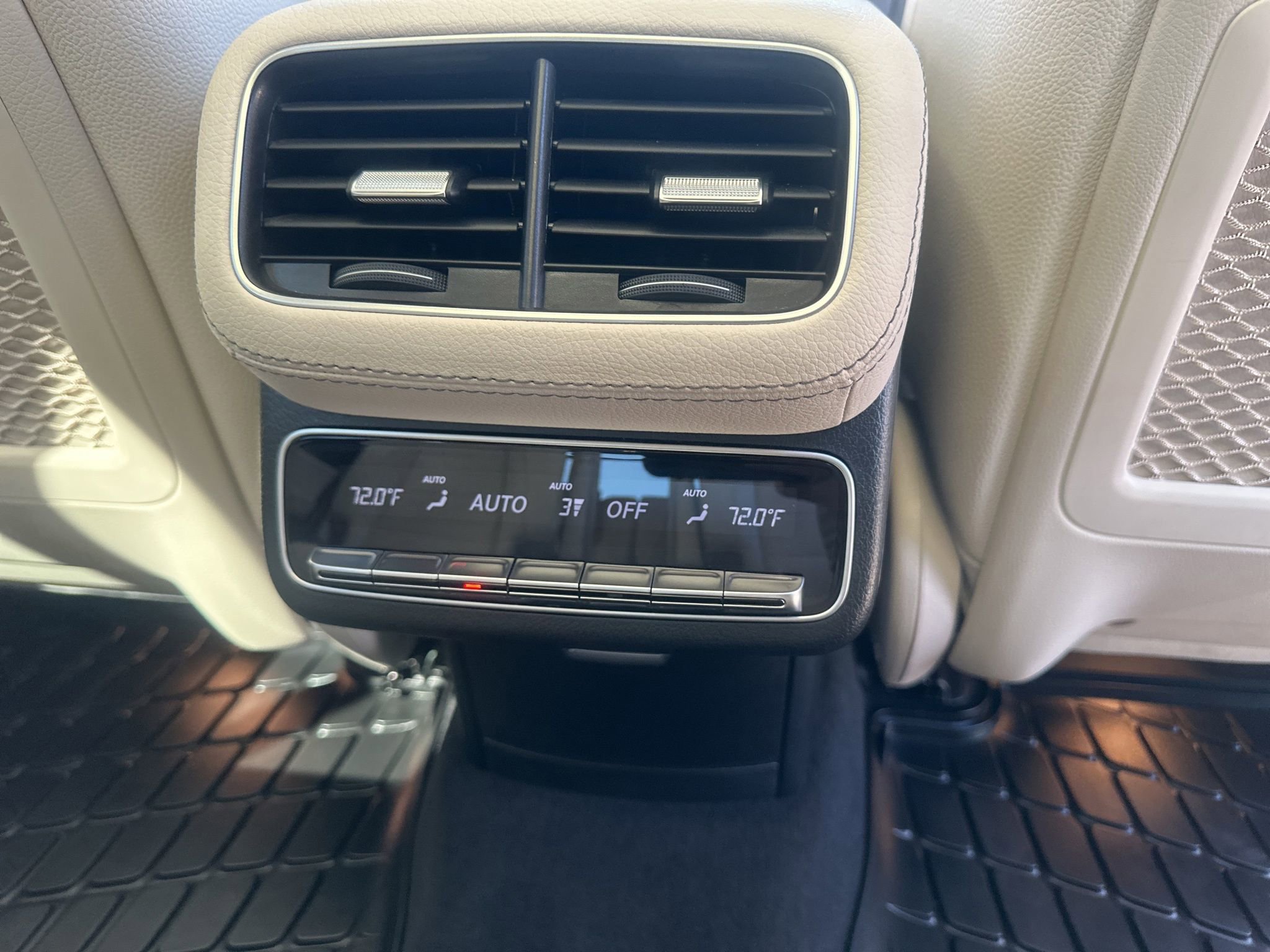 Used 2024 Mercedes-Benz GLS 450 4MATIC image 13