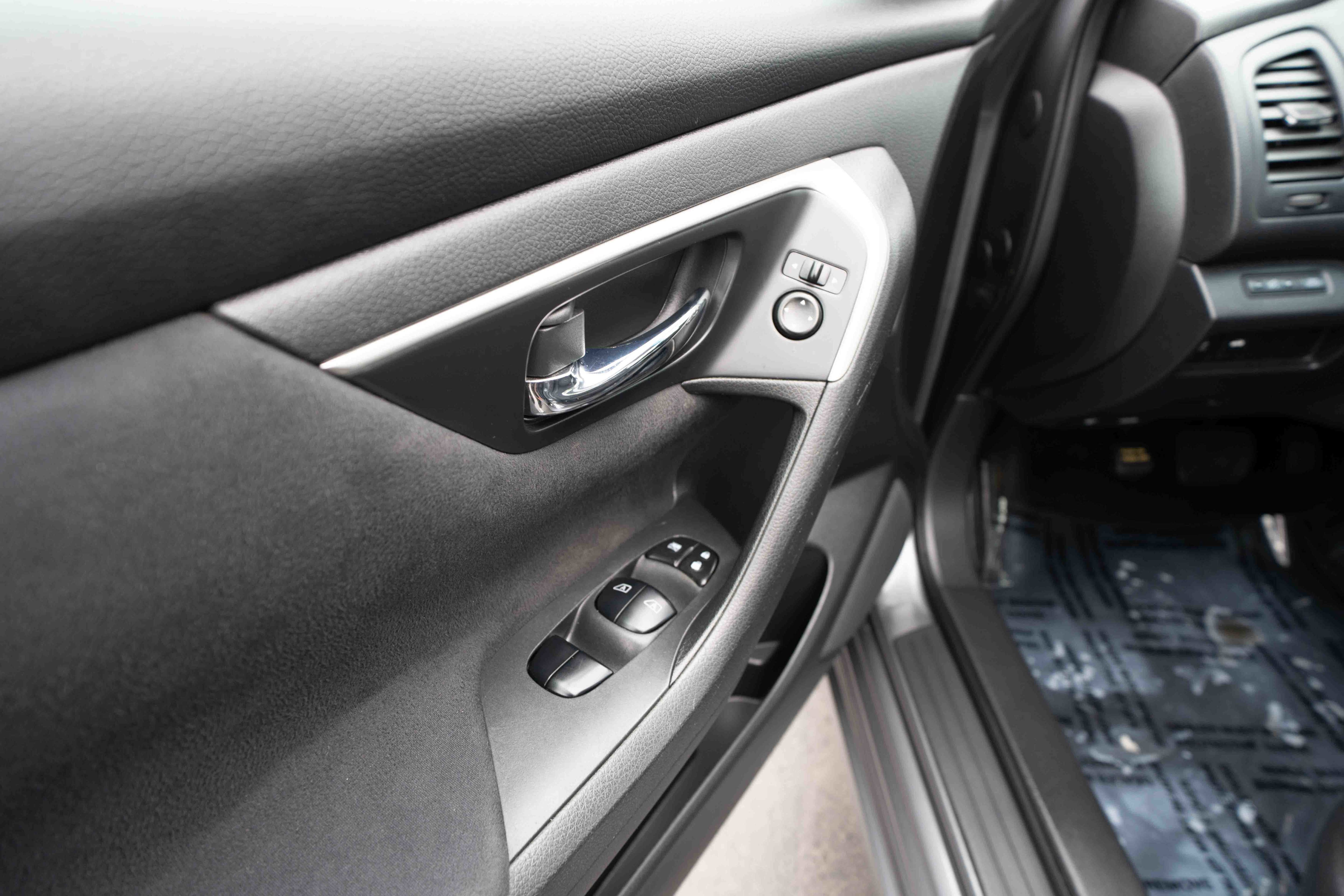 Used 2015 Nissan Altima 2.5 SV w/ Convenience Package image 7