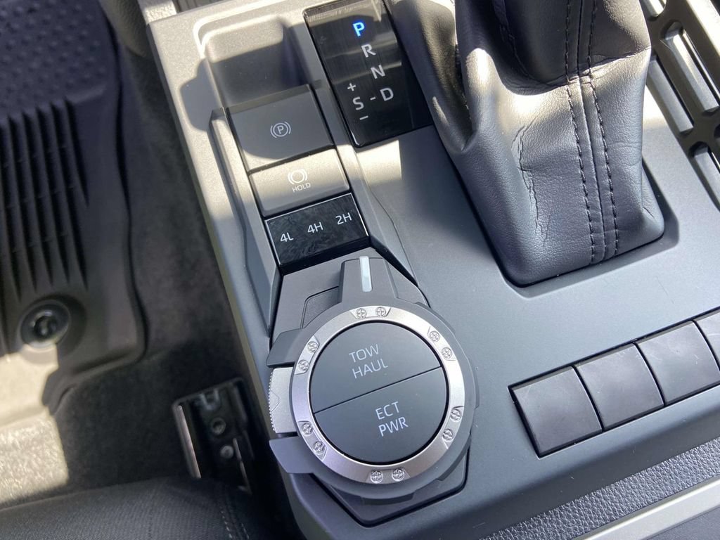 Used 2025 Toyota Tacoma SR5 AWD/4WD image 31