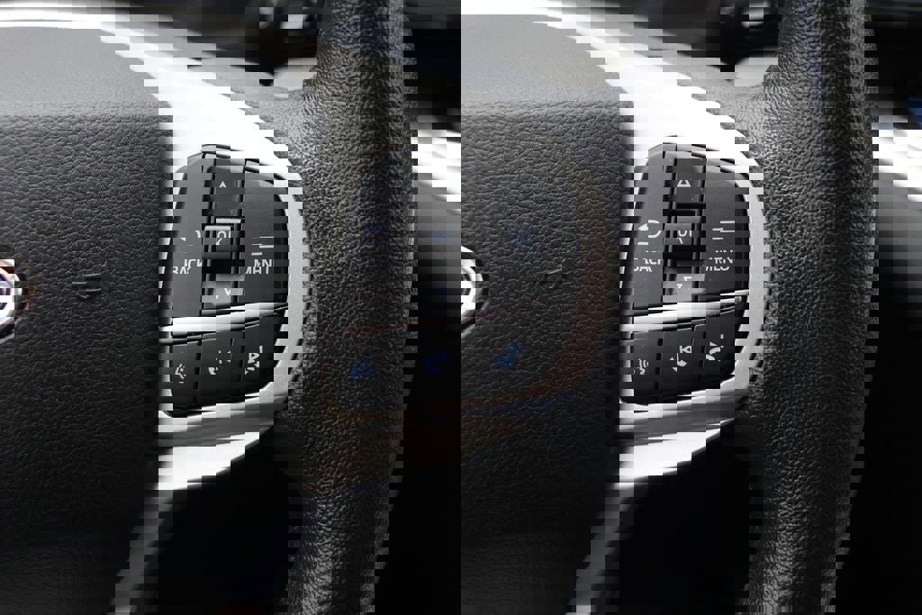 Used 2021 Ford Explorer XLT w/ Equipment Group 202A image 19