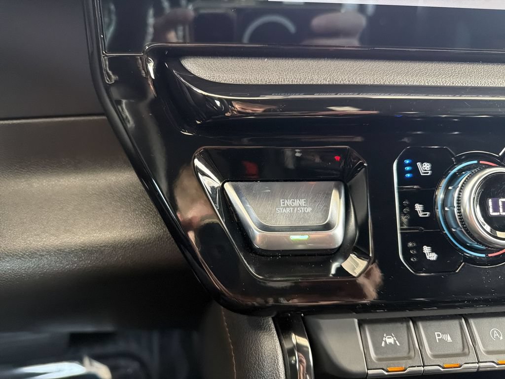 Certified 2024 GMC Sierra 1500 AT4 w/ Technology Package AWD/4WD image 17