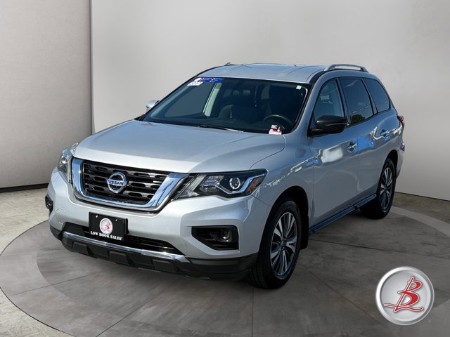 Used 2017 Nissan Pathfinder S AWD/4WD image 3