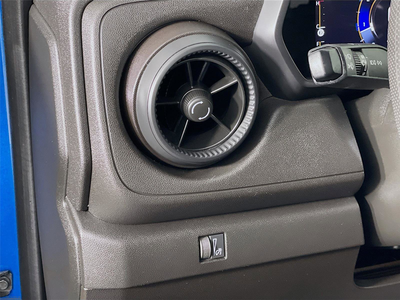 Used 2023 Chevrolet Colorado Trail Boss image 13