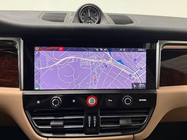 Certified 2023 Porsche Macan AWD/4WD image 17