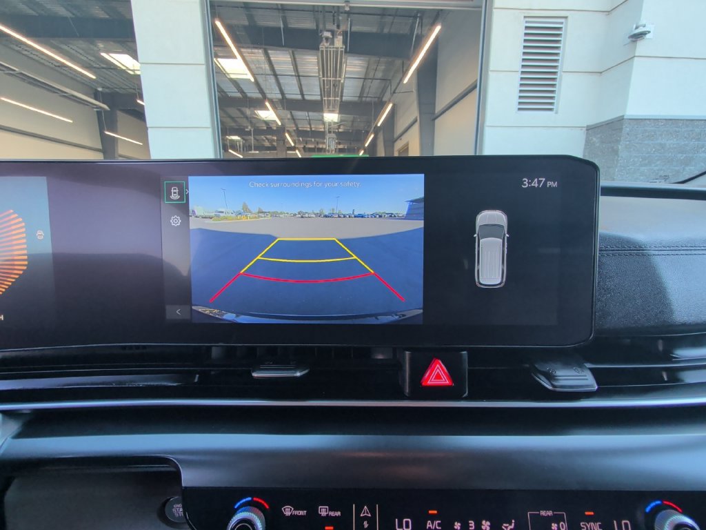 Used 2025 Kia Carnival FWD image 22
