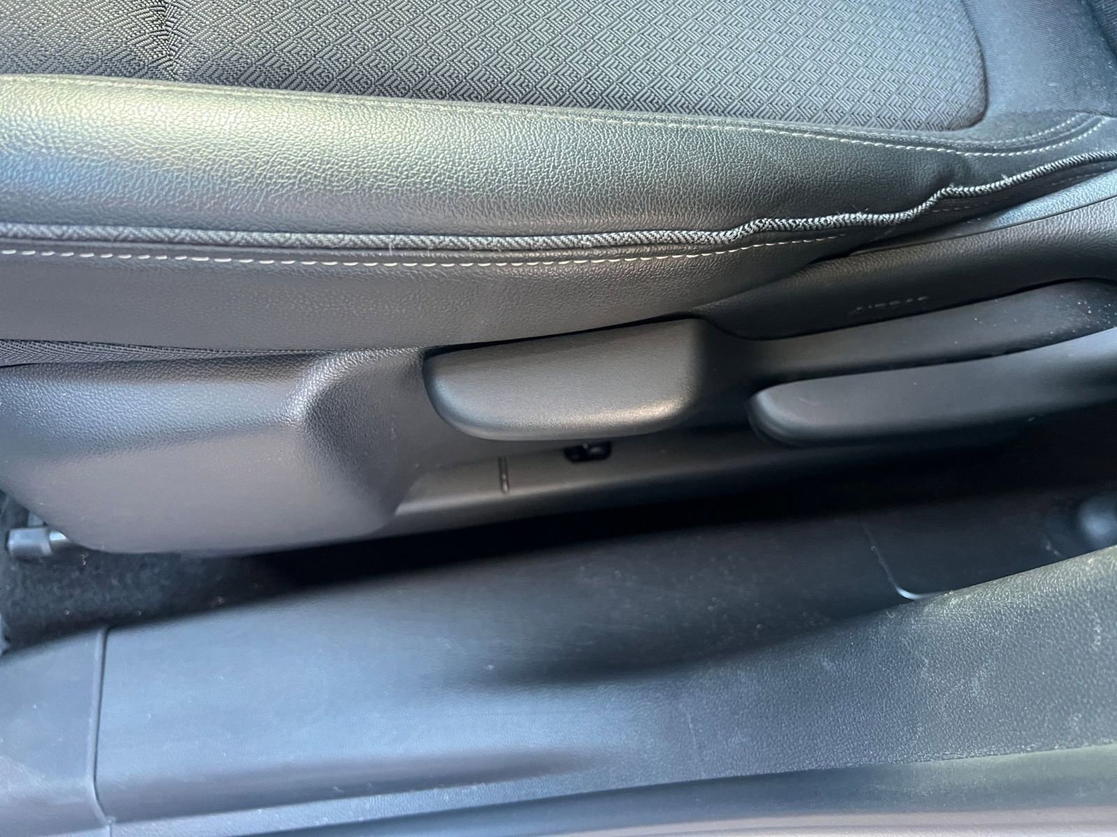 Used 2025 Buick Encore GX Preferred image 23