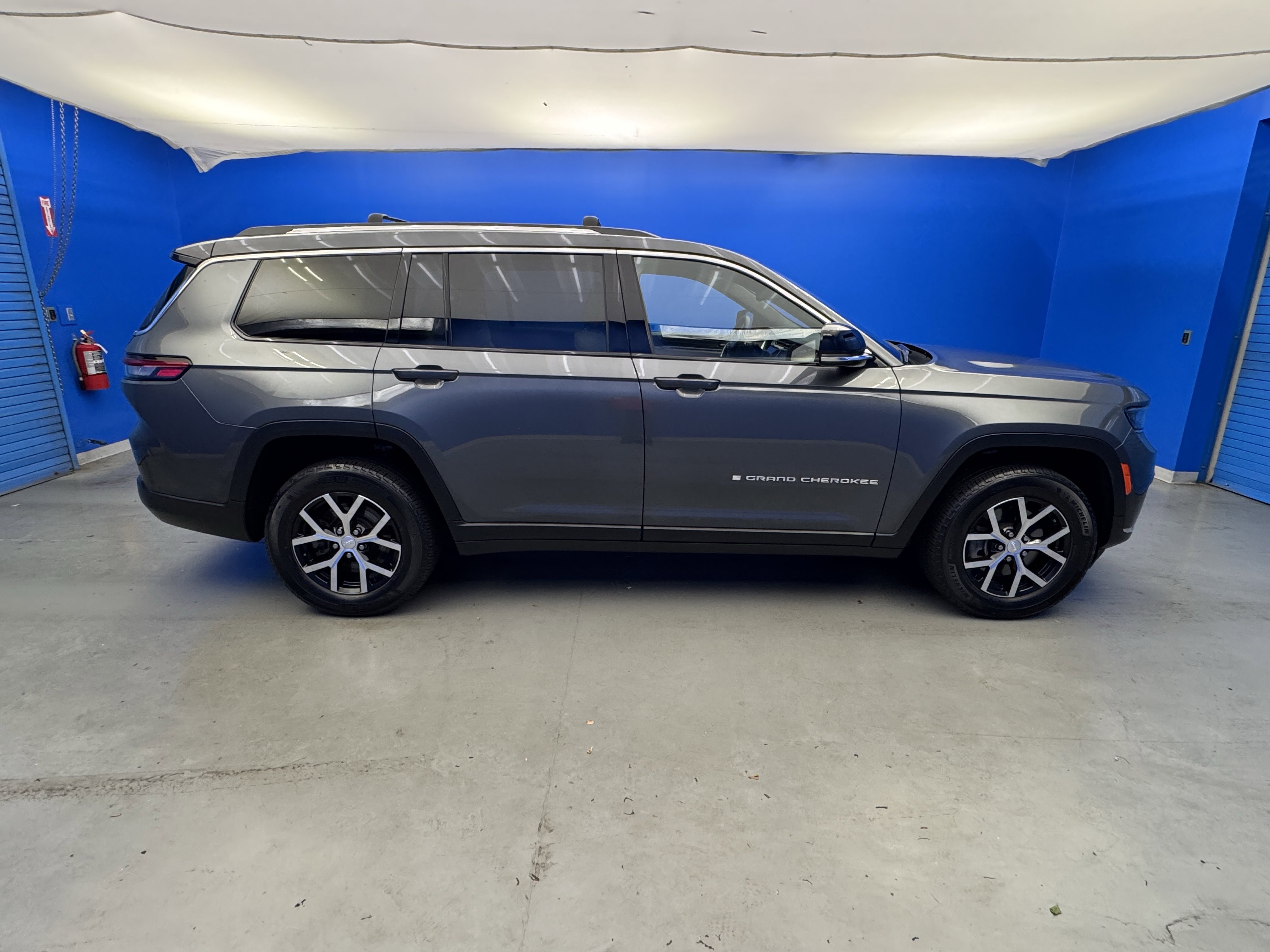 Used 2023 Jeep Grand Cherokee L Limited image 8