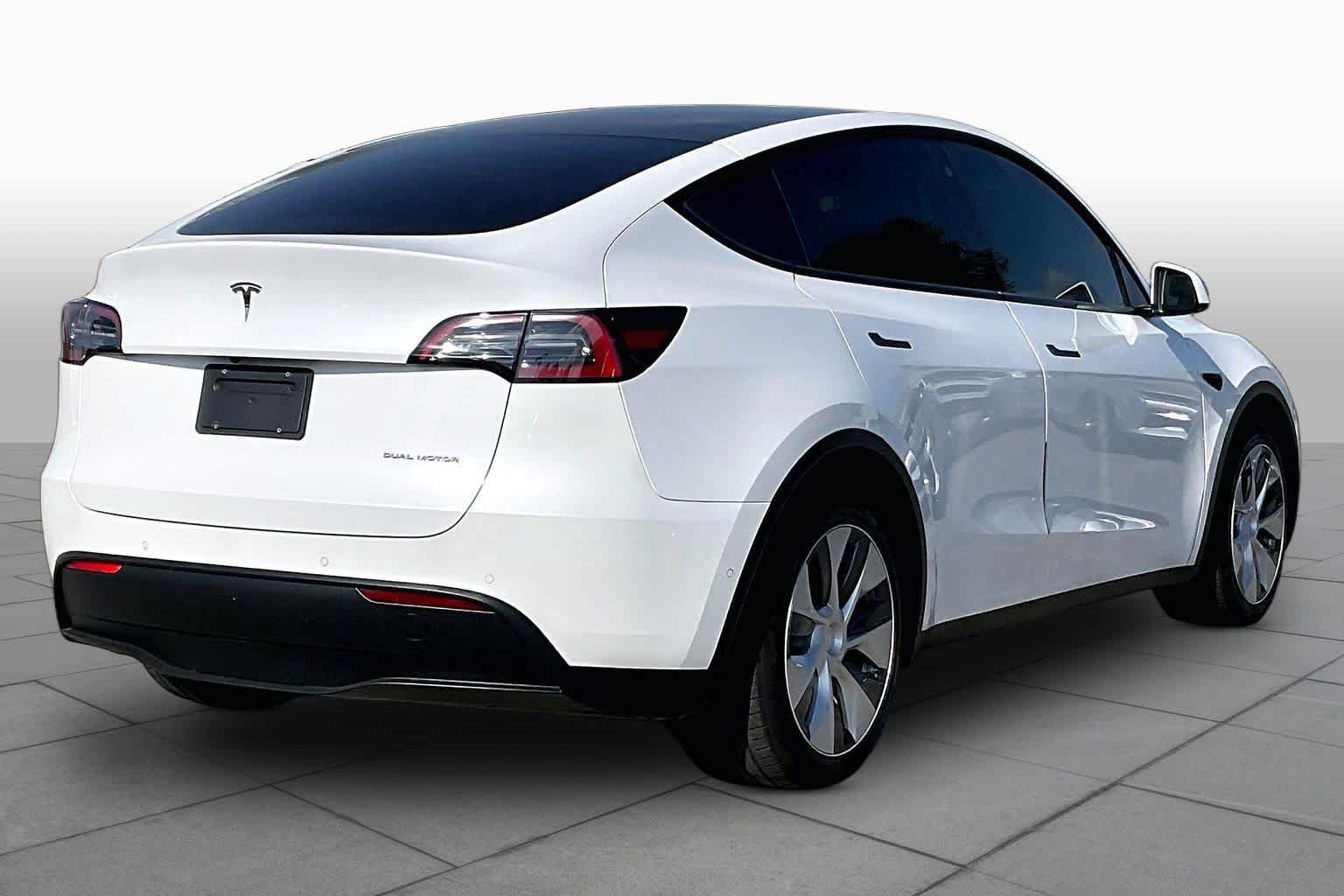 Used 2022 Tesla Model Y Long Range AWD/4WD image 13