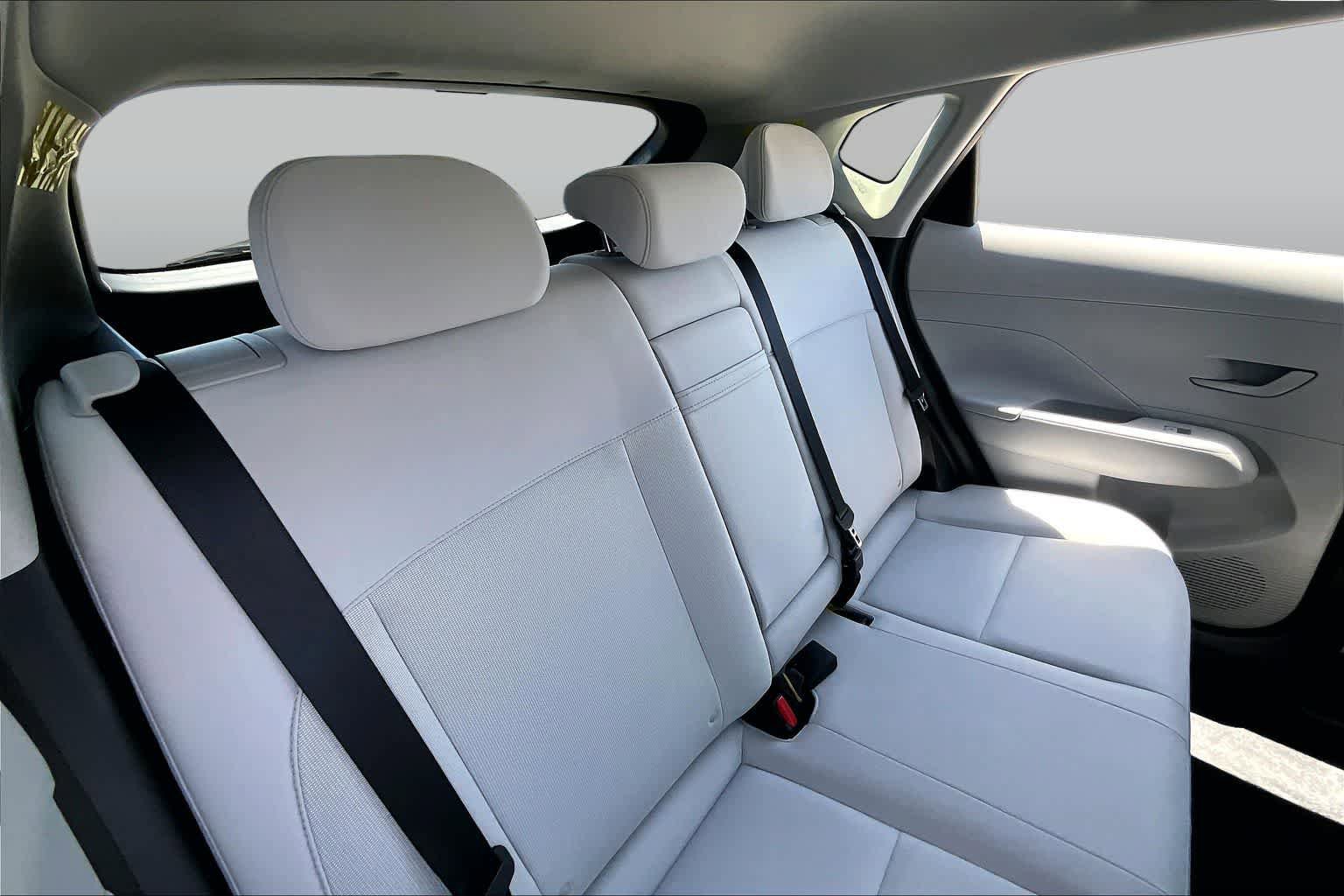 Certified 2025 Hyundai Kona SEL AWD/4WD image 35
